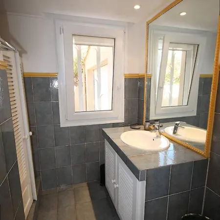 Seaside Bliss: 4-star Ground Floor With Ac And Wi-fi Portiragnes