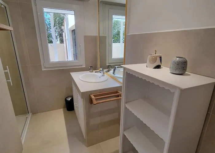 Face A La Mer, Superbe Climatise Au Rdc D'une Maison, Classe 4 Etoiles, 5 Couchages -wifi-portiragnes Lxbfm32 * Portiragnes